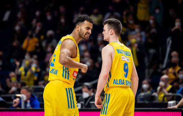 队深度和实 队深度和实