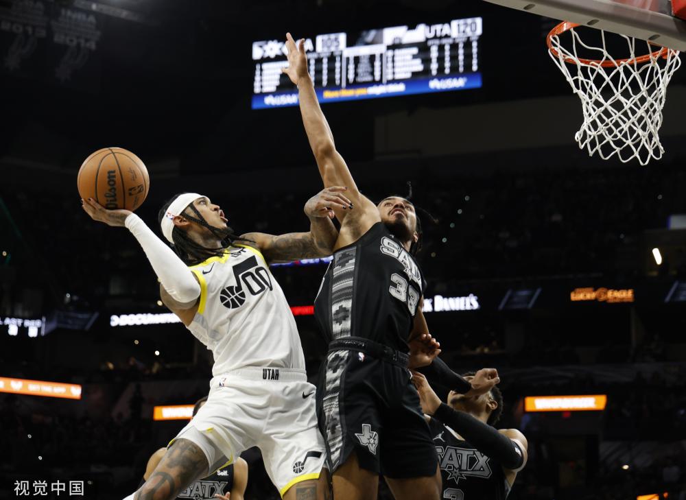 2-0领先曼联，格林斯比球迷高唱：能不能每周都和你们踢？