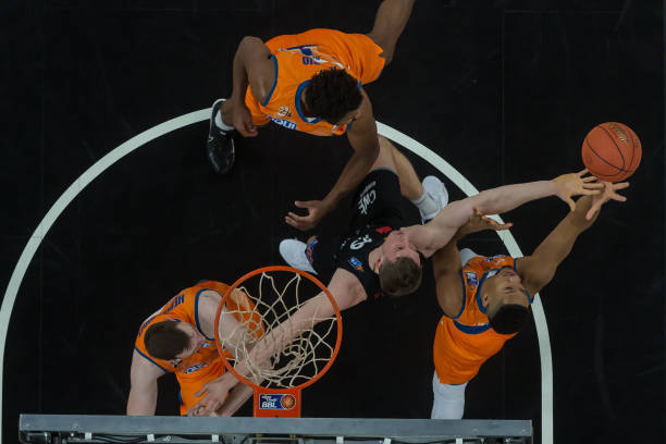 2025年斯诺克世界大奖赛：罗伯逊连赢十局“零封”宾汉姆夺冠